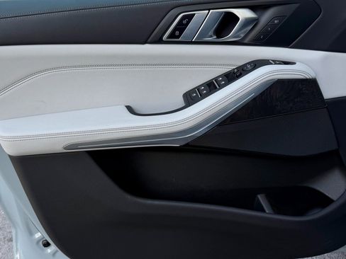 Used 2025 BMW X5 xDrive40i w/ M Sport Package image 61