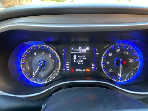 Used 2020 Chrysler Pacifica Touring-L FWD image 68
