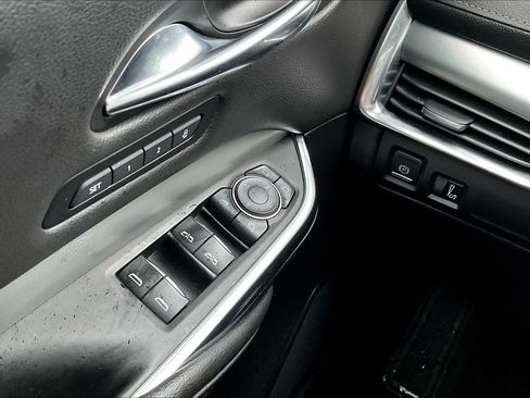 Used 2021 Cadillac XT4 Premium Luxury image 33