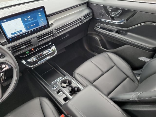 Certified 2024 Lincoln Corsair AWD w/ Equipment Group 101A image 28
