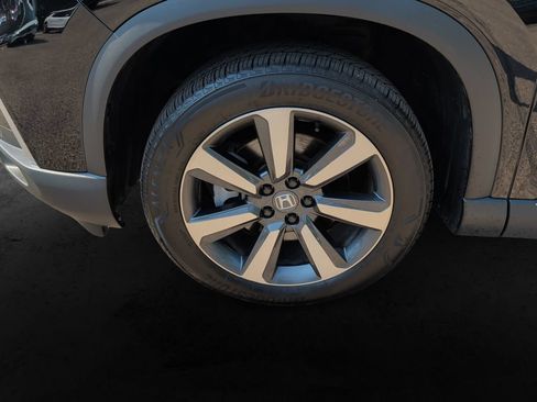 Used 2025 Honda Pilot Touring image 9