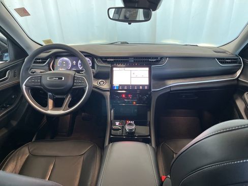 Used 2023 Jeep Grand Cherokee Limited image 9