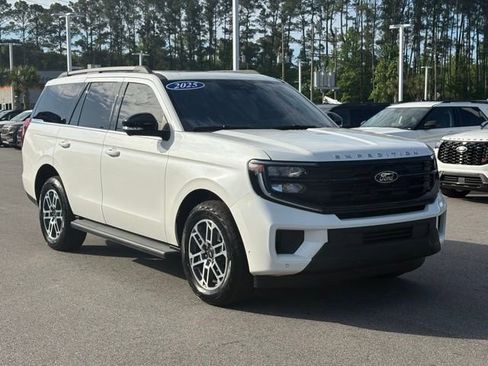 Used 2025 Ford Expedition Active AWD/4WD image 7