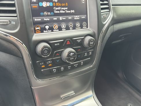 Used 2018 Jeep Grand Cherokee Altitude AWD/4WD image 36