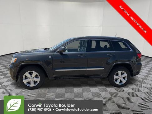Used 2011 Jeep Grand Cherokee Laredo AWD/4WD image 4