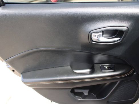 Used 2019 Jeep Compass Sport FWD image 16