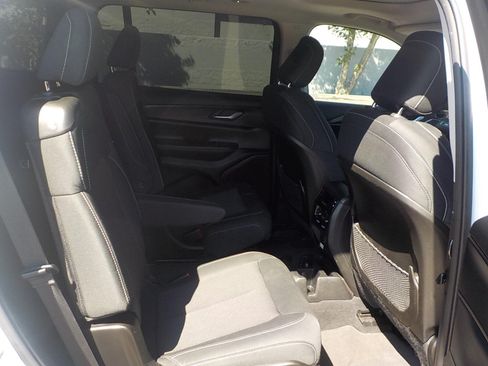 Used 2024 Jeep Grand Cherokee L Laredo w/ Luxury Tech Group I AWD/4WD image 16