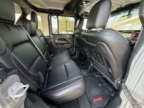 Used 2021 Jeep Wrangler Unlimited Rubicon AWD/4WD image 16