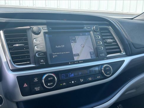 Used 2018 Toyota Highlander Limited AWD/4WD image 39