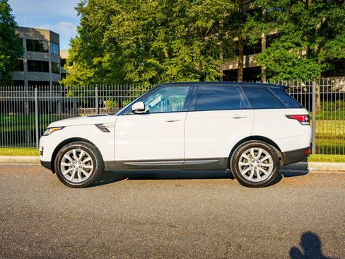 Used 2016 Land Rover Range Rover Sport SE image 10