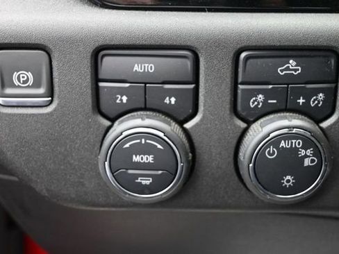 Used 2025 Chevrolet Silverado 1500 LT AWD/4WD image 41
