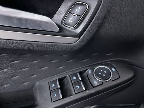 Used 2020 Ford Escape SE image 11