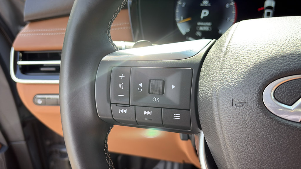 Used 2025 INFINITI QX60 Sensory w/ Vision Package AWD/4WD image 16