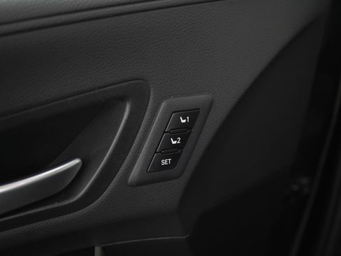 Used 2025 Toyota Sienna Limited image 25