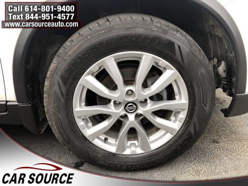 Used 2018 Nissan Rogue SV w/ Premium Package image 23
