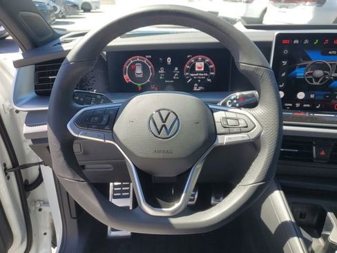 New 2026 Volkswagen Tiguan SE R-Line FWD image 25