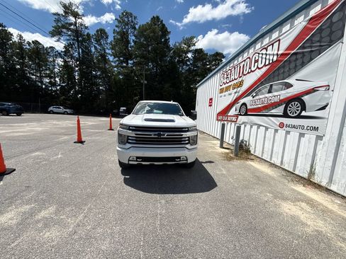 Used 2020 Chevrolet Silverado 2500 High Country w/ Technology Package AWD/4WD image 3