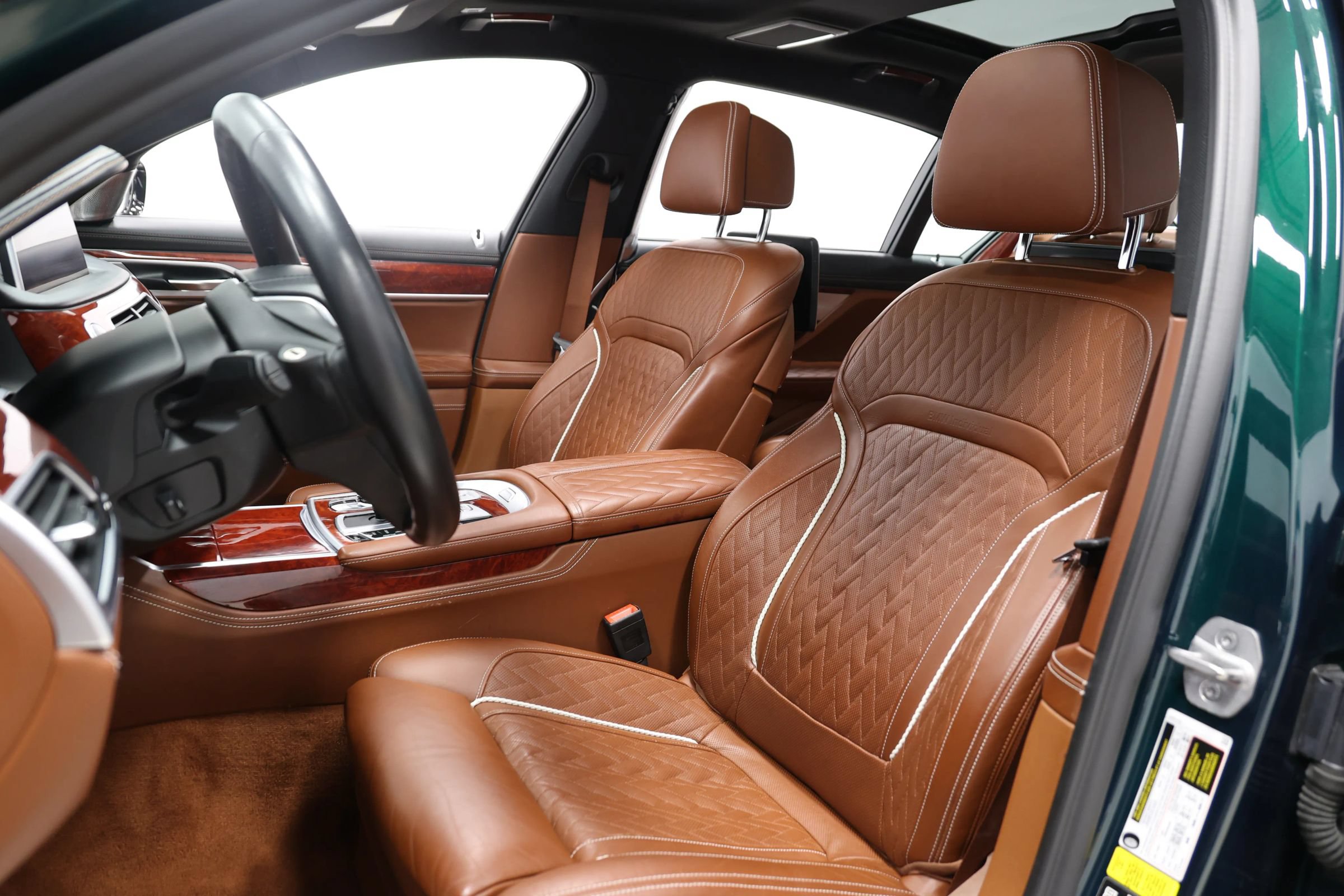 Used 2022 BMW ALPINA B7 xDrive w/ Luxury Rear Seating Package AWD/4WD image 19