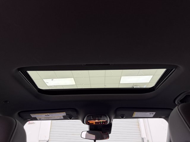 Used 2026 Chevrolet Trax RS w/ Sunroof Package FWD image 34