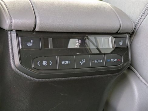 Used 2024 Toyota Highlander Platinum image 16