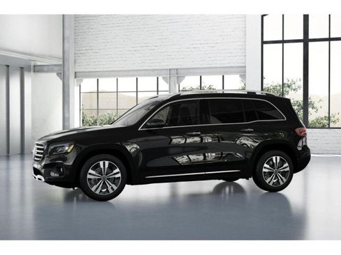 Used 2025 Mercedes-Benz GLB 250 image 35