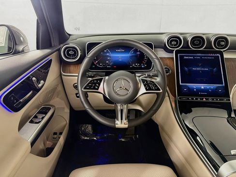 Used 2025 Mercedes-Benz GLC 350e 4MATIC image 30
