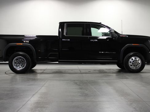 Used 2024 GMC Sierra 3500 Denali w/ Denali Reserve Package image 3