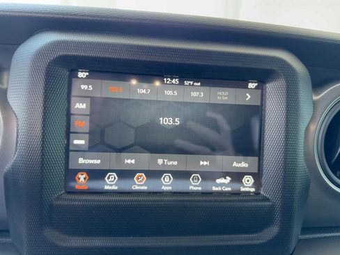 Used 2023 Jeep Gladiator Sport AWD/4WD image 17