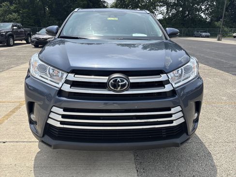 Used 2019 Toyota Highlander XLE AWD/4WD image 2