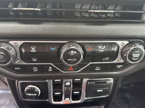 Used 2025 Jeep Wrangler Unlimited Sport AWD/4WD image 28