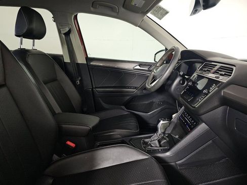 Used 2022 Volkswagen Tiguan SE image 15