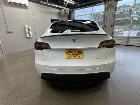Used 2022 Tesla Model Y Performance AWD/4WD image 4