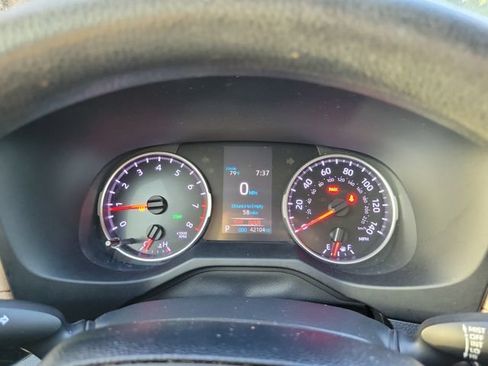 Used 2019 Toyota RAV4 XLE FWD image 17