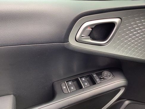 Used 2024 Kia Soul LX w/ Option Group 015 image 10