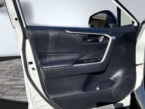 Used 2019 Toyota RAV4 LE image 23