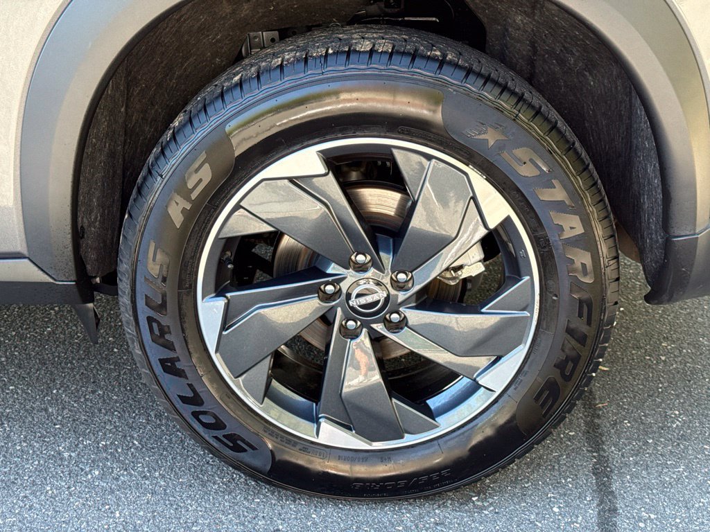 Used 2024 Nissan Rogue SV AWD/4WD image 12