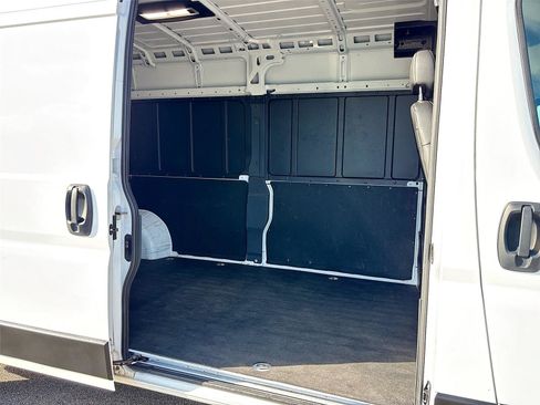 Used 2025 RAM ProMaster 2500 w/ Convenience Group FWD image 23