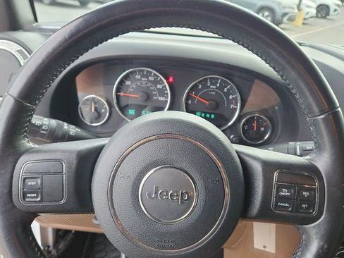 Used 2018 Jeep Wrangler Unlimited Sahara image 25