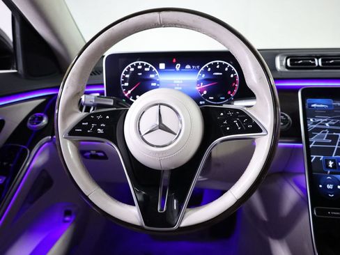 Used 2022 Mercedes-Benz S 580 4MATIC Sedan w/ Rear Seat Package image 43