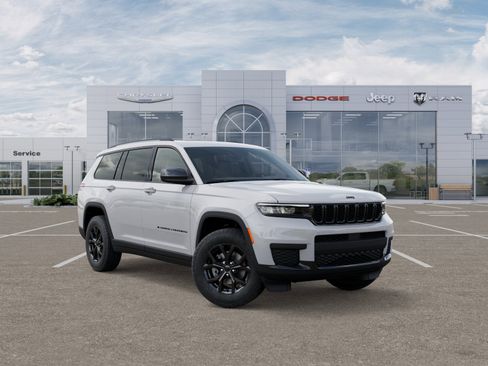 New 2025 Jeep Grand Cherokee L Altitude image 18