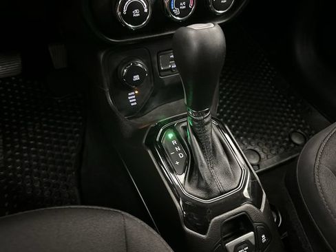 Used 2017 Jeep Renegade Altitude AWD/4WD image 23