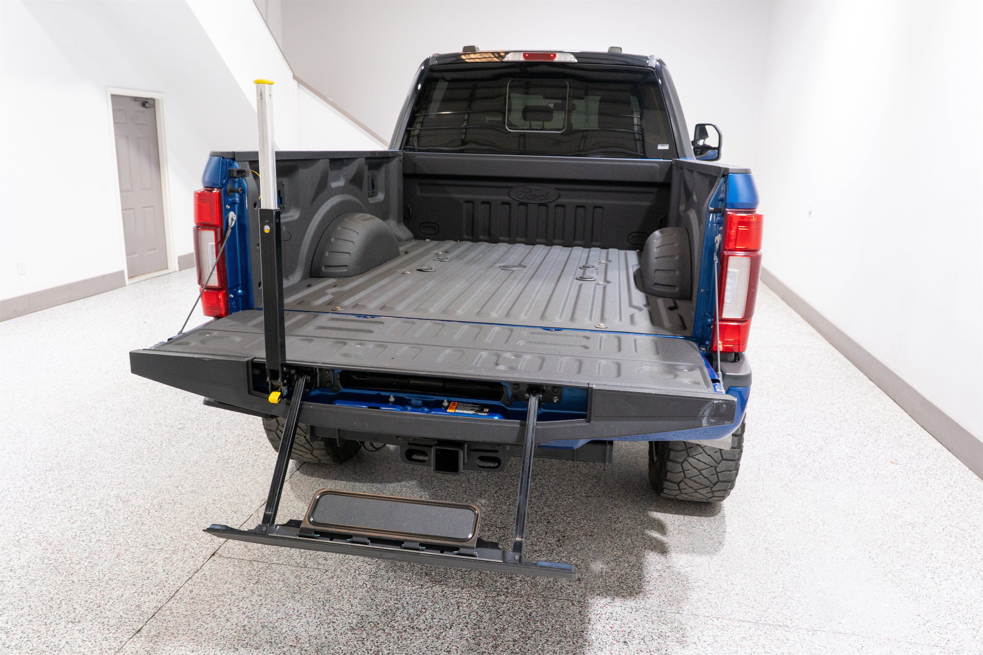 Used 2022 Ford F250 Lariat w/ Black Appearance Package AWD/4WD image 11
