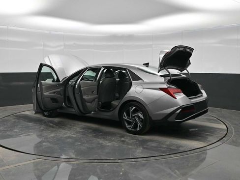 Used 2025 Hyundai Elantra SEL image 42