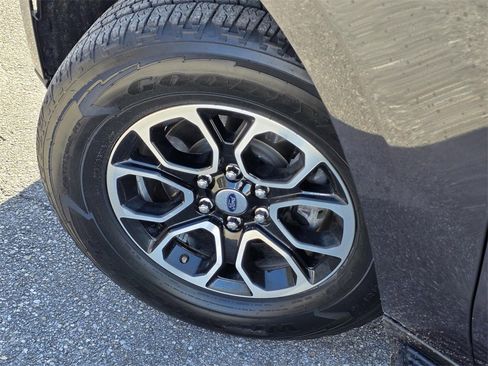 Used 2024 Ford Expedition XLT image 40