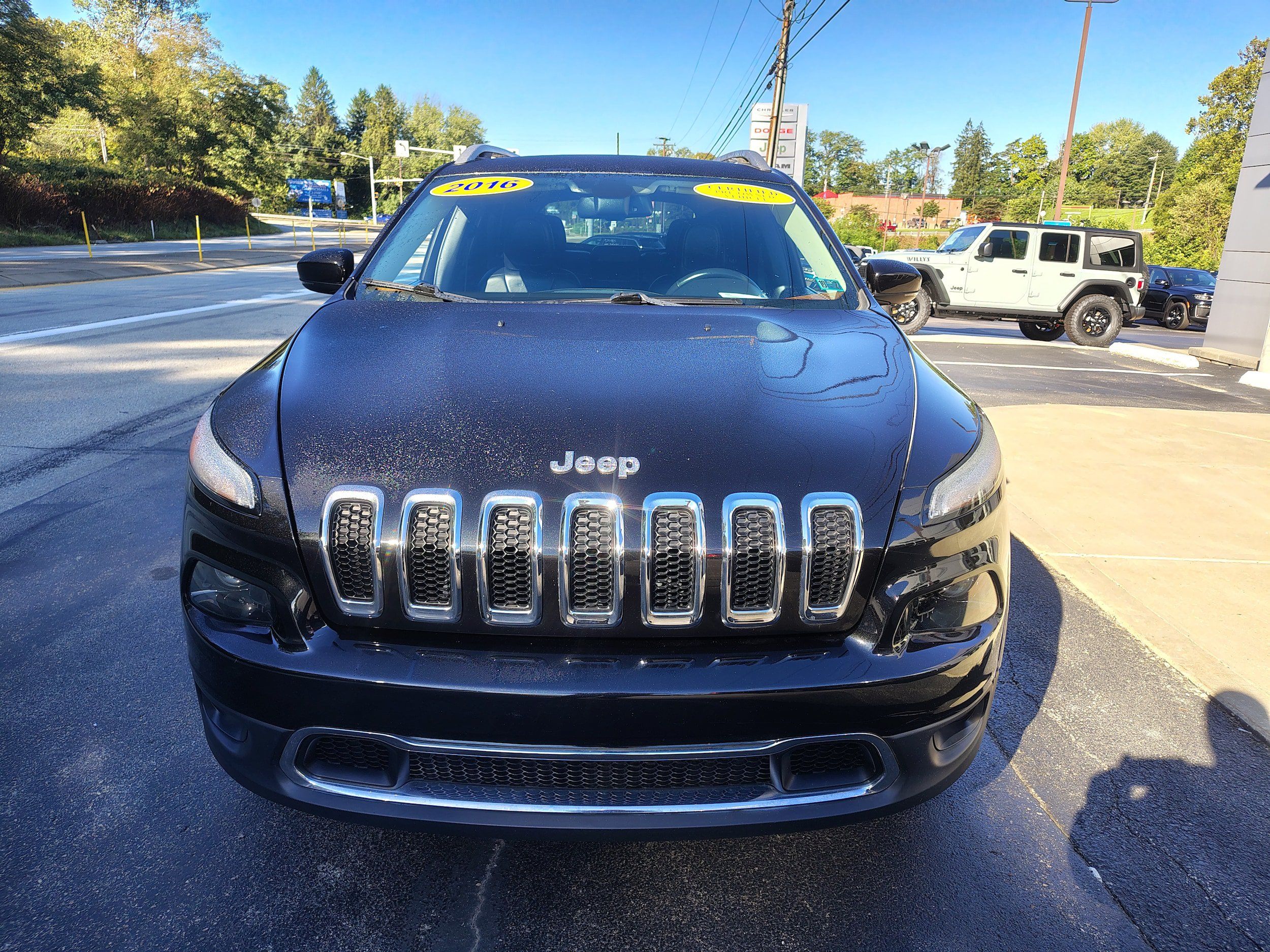 Certified 2016 Jeep Cherokee Limited AWD/4WD image 3