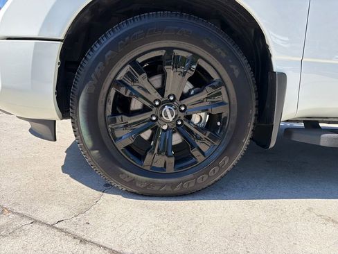 Used 2023 Nissan Titan SV w/ SV Convenience Package image 12