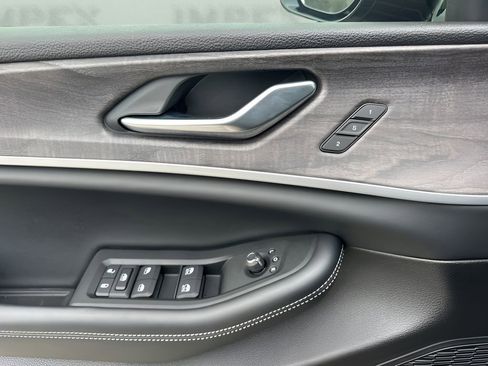 Used 2025 Jeep Grand Cherokee L Limited image 29