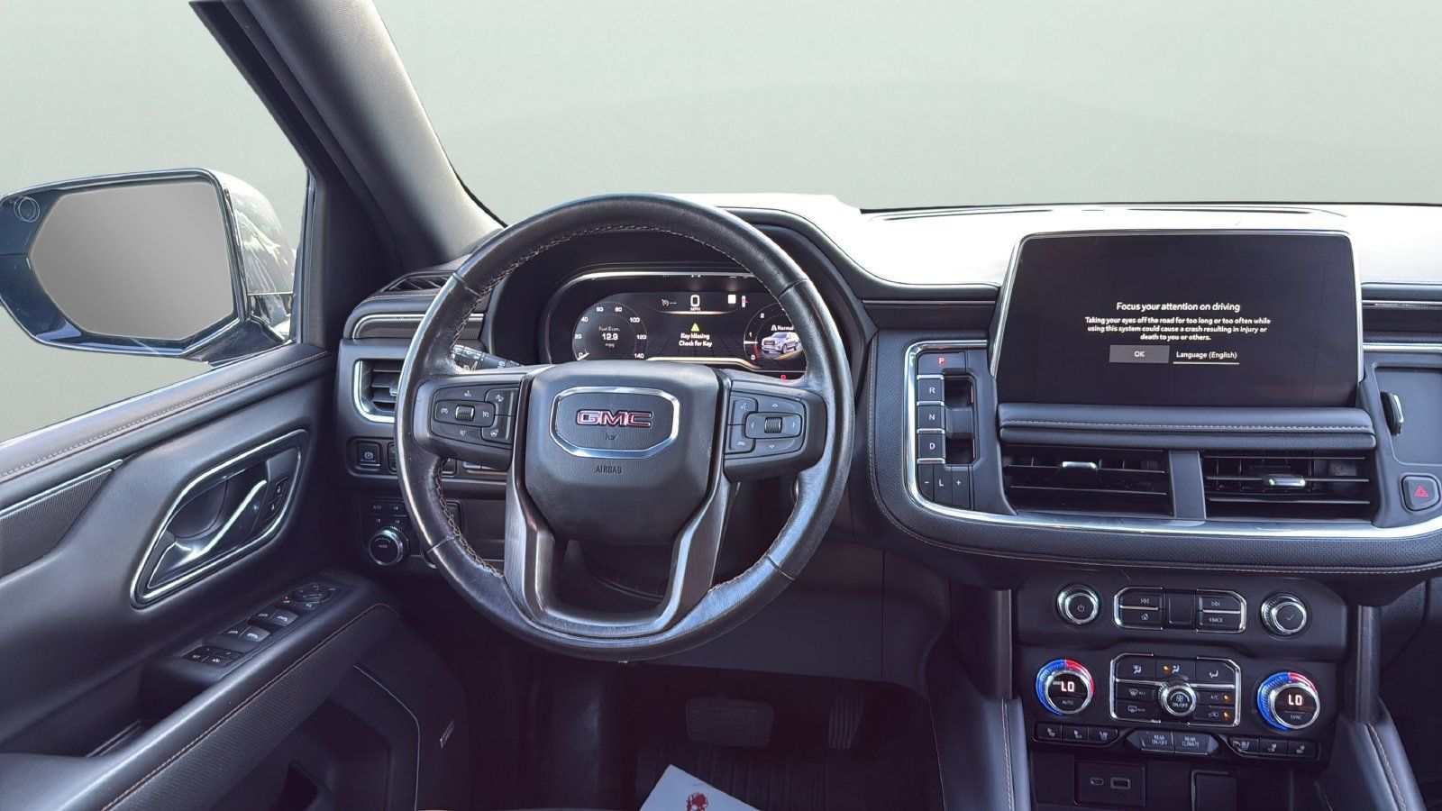 Used 2022 GMC Yukon AT4 w/ AT4 Premium Package AWD/4WD image 12