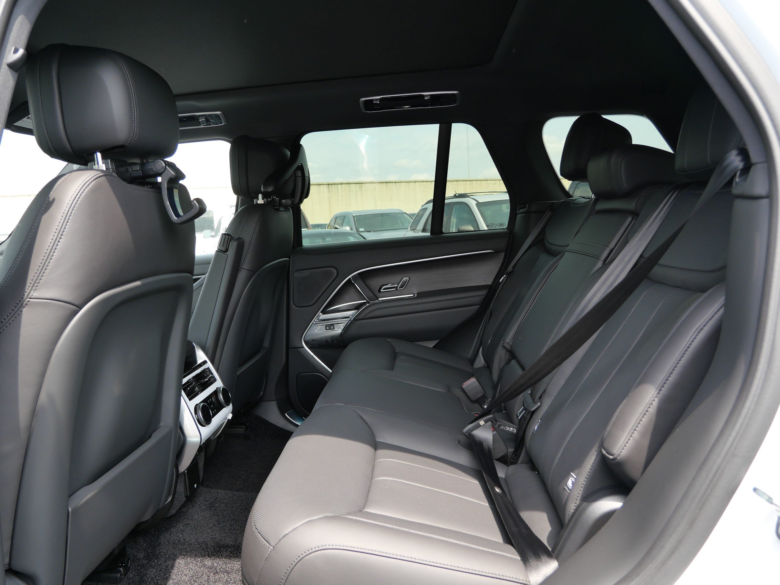 New 2026 Land Rover Range Rover SE AWD/4WD image 5