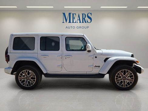 Used 2023 Jeep Wrangler Unlimited Sahara image 6
